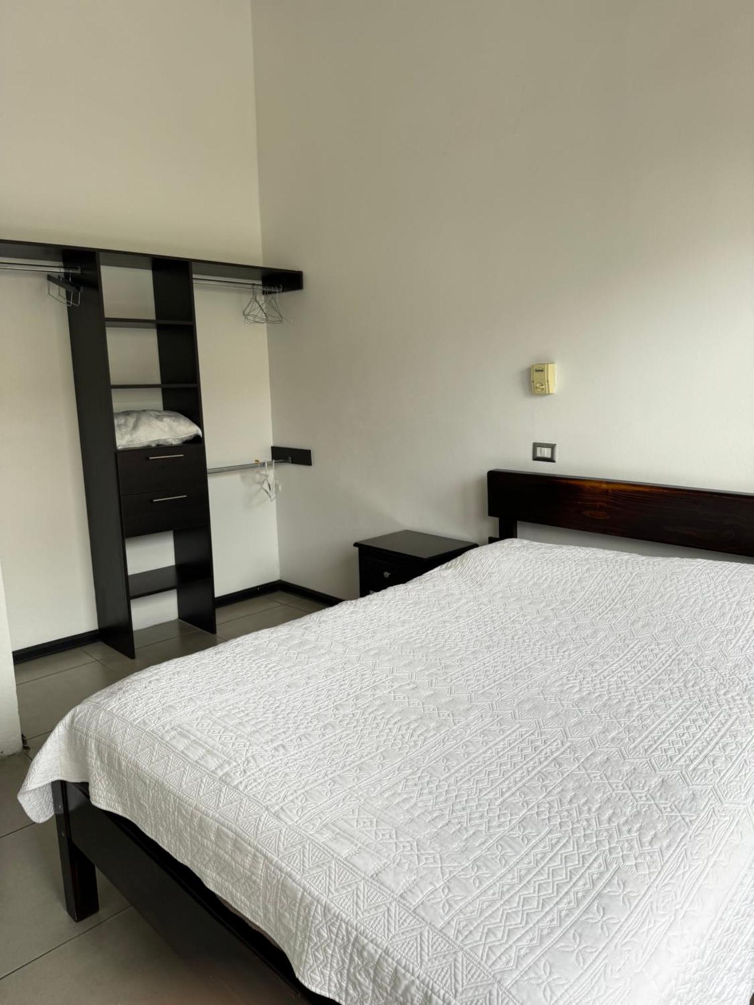 Maria'S Apartments Αλαχουέλα Εξωτερικό φωτογραφία