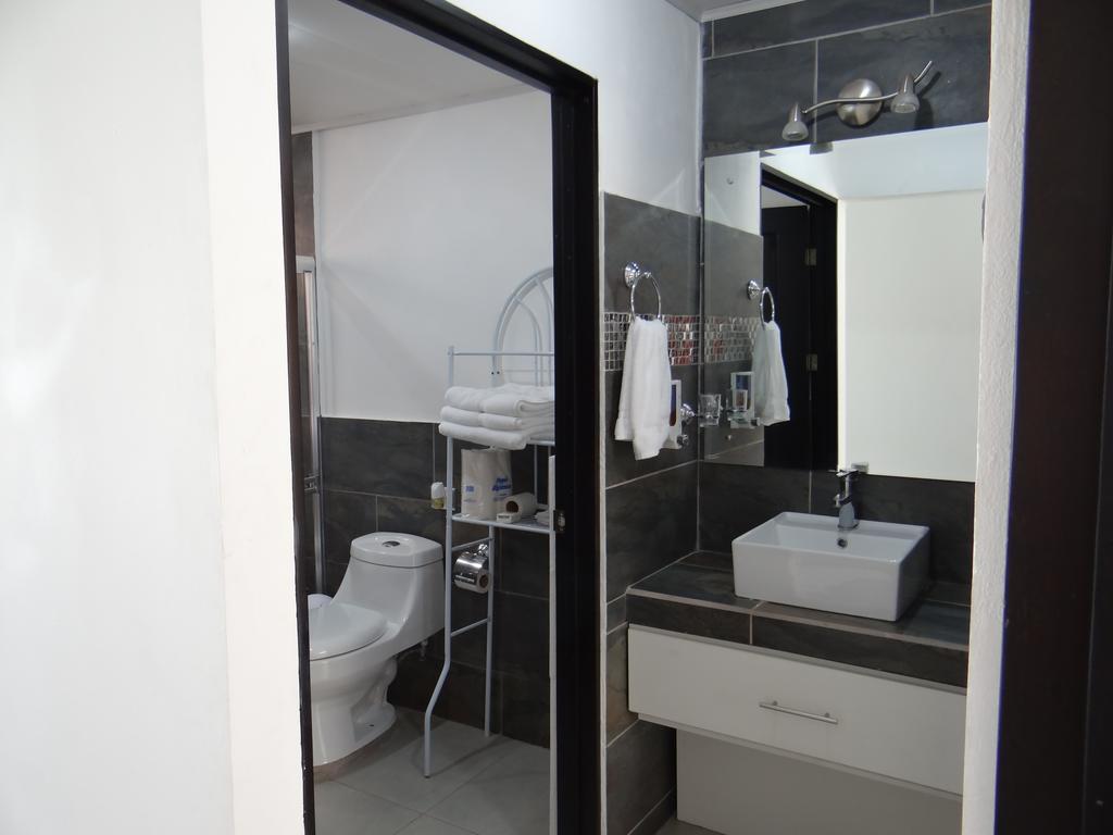 Maria'S Apartments Αλαχουέλα Εξωτερικό φωτογραφία
