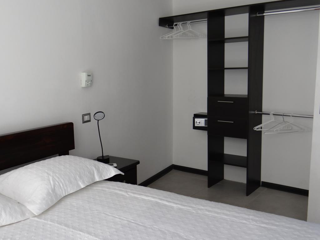 Maria'S Apartments Αλαχουέλα Εξωτερικό φωτογραφία